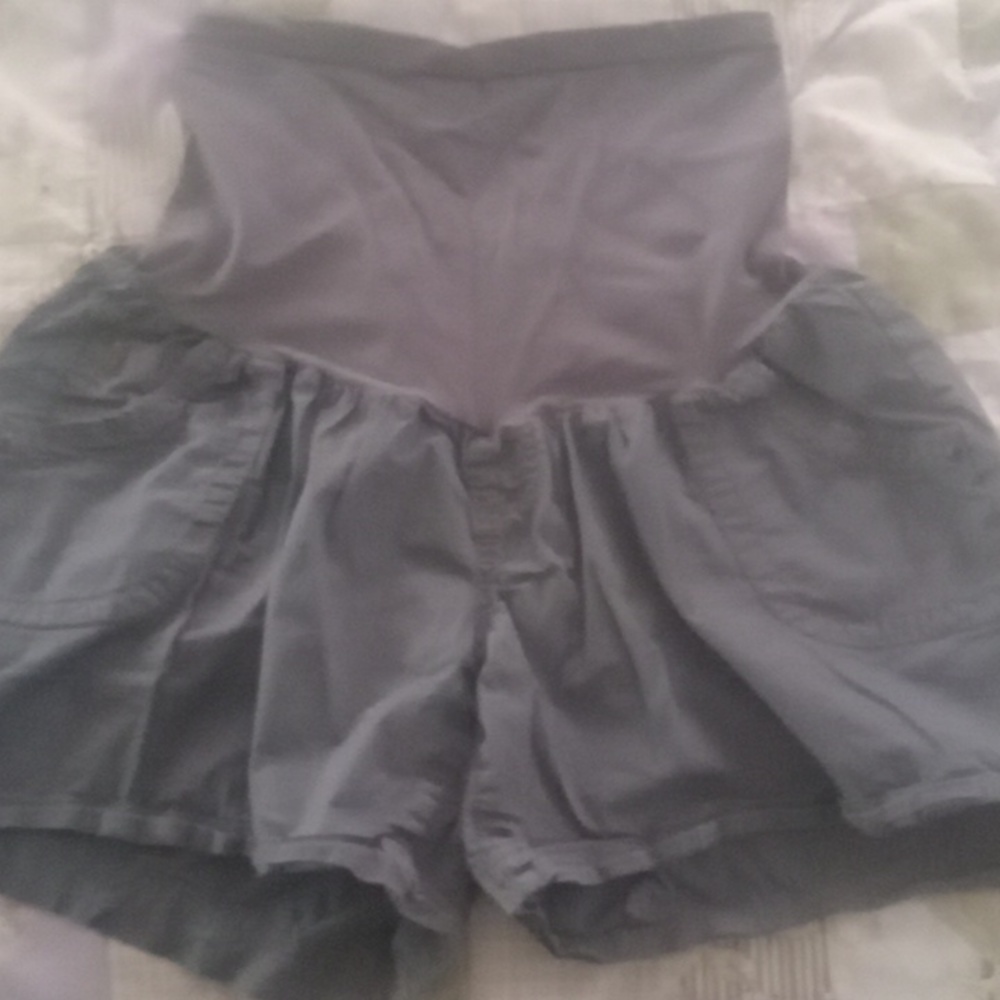 Motherhood XL shorts